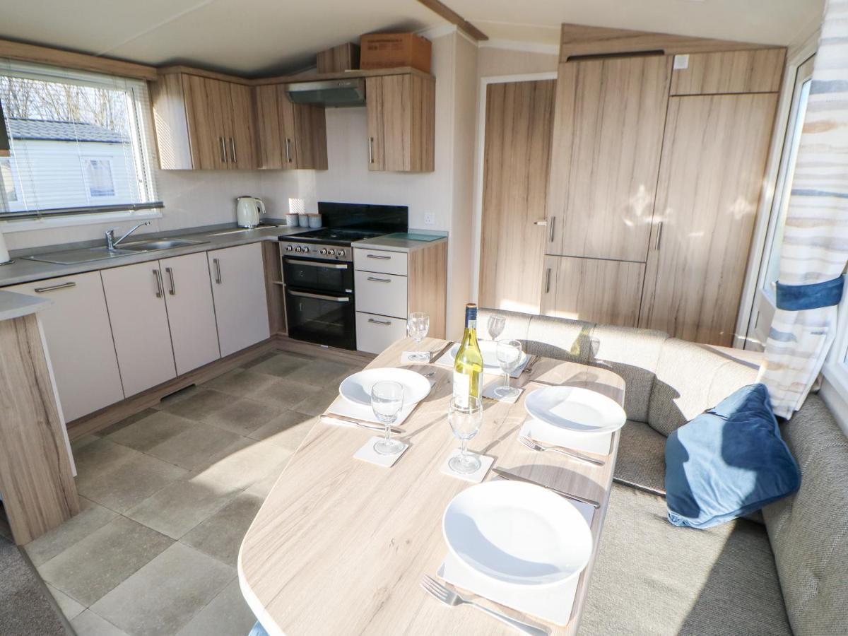 17 Summer Meadows Ashington  Exterior photo